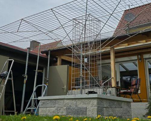 edelstahl-rankgitter-koenigsbrunn-gesamtansicht Großflächiges Edelstahl-Rankgitter als individuelles Gartenelement im Raum Augsburg