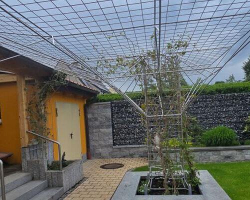 edelstahl-rankhilfe-detail-rundstab-koenigsbrunn Detail der Rundstäbe einer hochwertigen Edelstahl-Rankhilfe bei Haunstetten