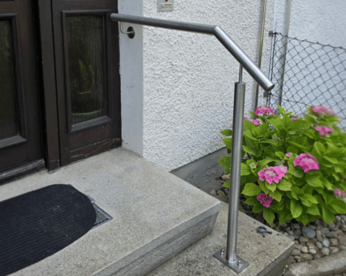 haustreppe-handlauf-edelstahl-modern-augsburg Handlauf aus Edelstahl an Außentreppe in Königsbrunn, gefertigt und montiert von GEPA Metallbau