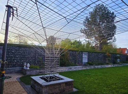 edelstahl-rankengitter-sonderbau-augsburg Individuelles Rankgitter für Kletterpflanzen aus Edelstahl, maßgeschneidert von GEPA Metallbau