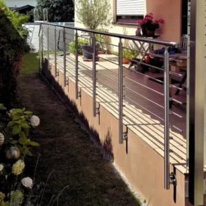 edelstahl-rehlinggelaender-terrasse-augsburg Rehlinggeländer aus Edelstahl K240 an Terrasse im Raum Augsburg, gefertigt von GEPA Metallbau