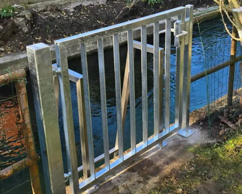 absperrtuer-stahl-schlossvorbereitung Stahl-Absperrtür mit vorbereiteter Schließtechnik für bauseitiges Schloss