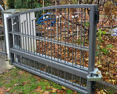 einfahrtstor-stahl-faltfunktion-augsburg Individuell gefertigtes Falttor aus Stahl in Königsbrunn bei Augsburg