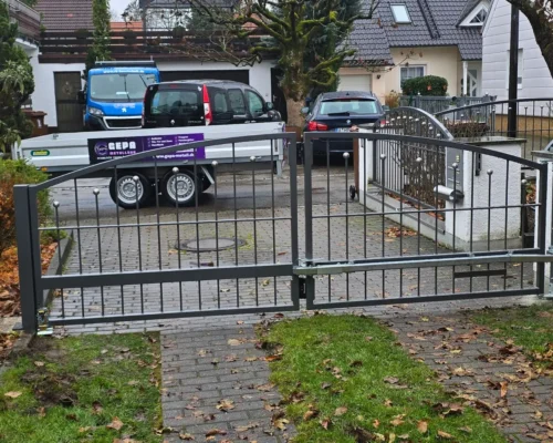 falt-einfahrtstor-massanfertigung-koenigsbrunn Individuell gefertigtes Falttor aus Stahl in Königsbrunn bei Augsburg