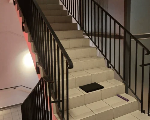 gelaender-reparatur-befestigung-nachbohren-metallbau Nachbohren und Instandsetzen von Geländerbefestigungen im Bestandsbau