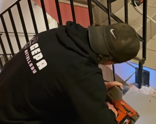 instandsetzung-gelaenderbefestigung-klebeanker-metallbau Fachgerechte Montage neuer Geländerbefestigungen mit Klebeankern