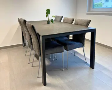 tischuntergestell-stahl-modern-lackiert Modernes Stahl-Tischgestell aus Rechteckrohr, klar konstruiert und lackiert